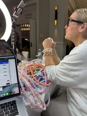 A live sale running from the laptop