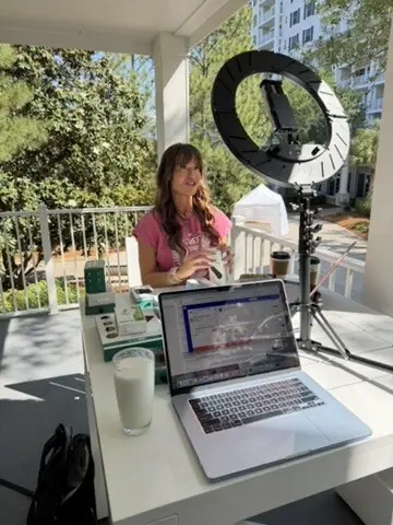 An outdoor live sale set